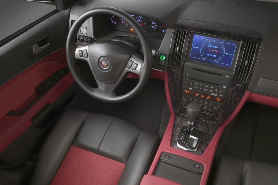  Cadillac STS-V 2006 года  (фото 25 из 44)